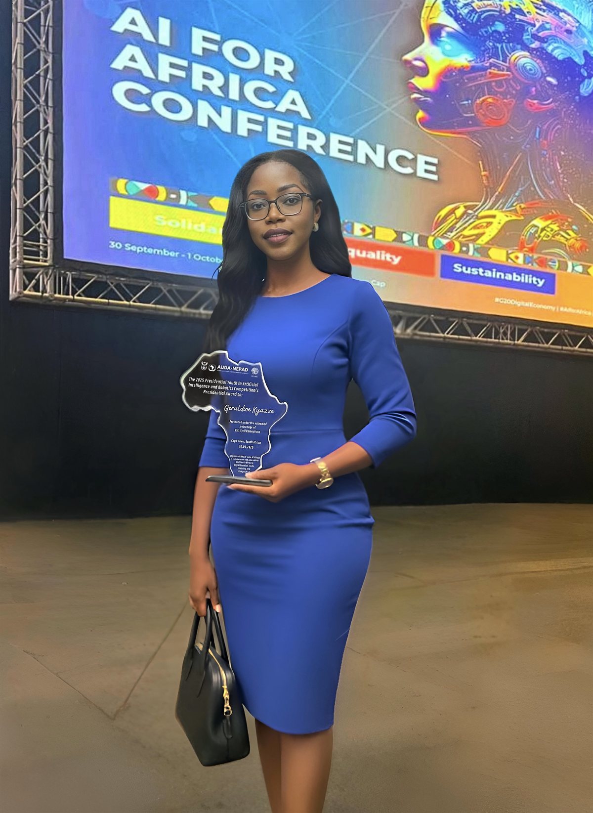 Geraldine Gloria Kyazze holding her Presidential Award at the AI for Africa Conference in Cape Town